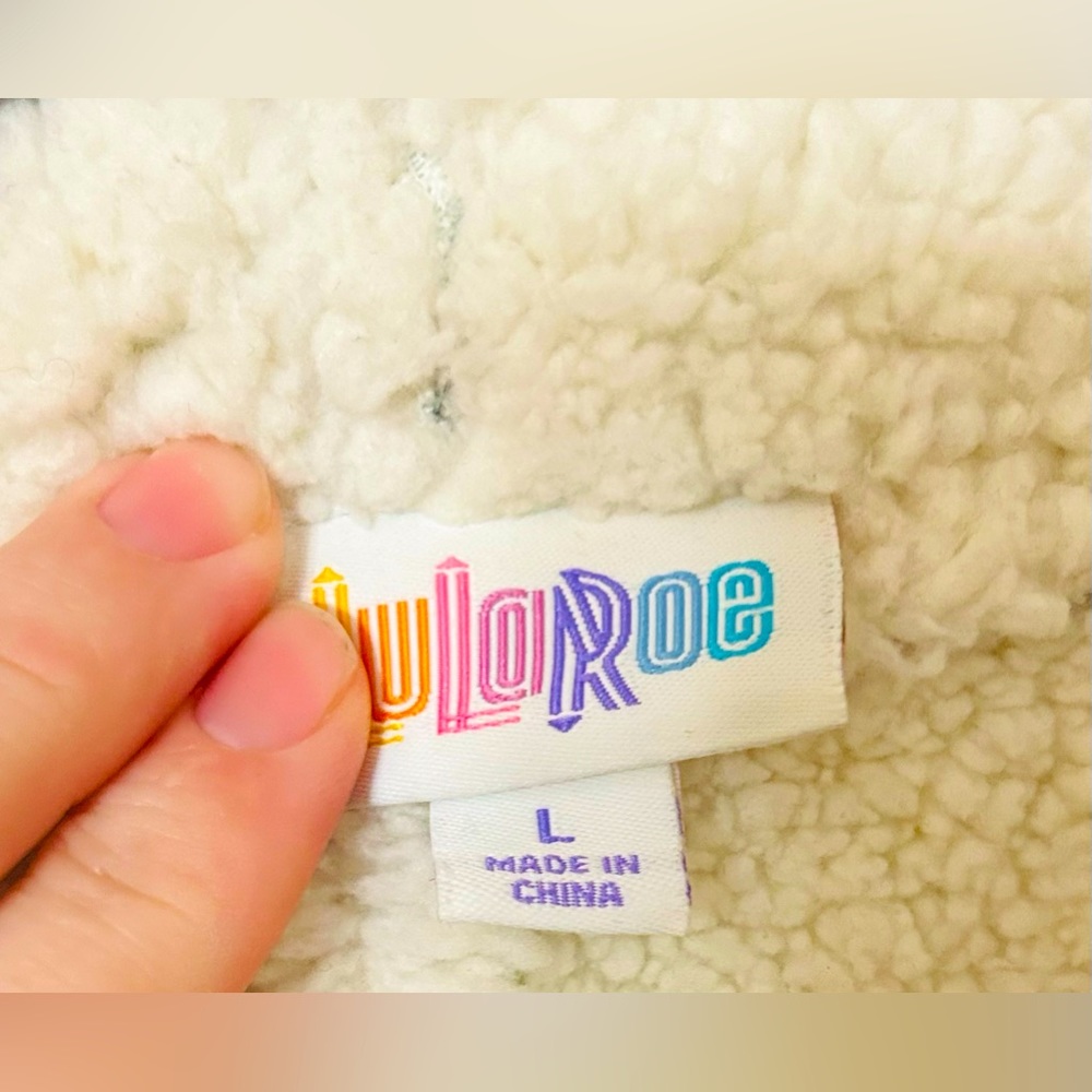 LuLaRoe Marlow Faux Shearling Vest - Picture 4 of 5